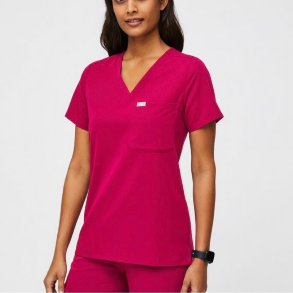 Figs scrub top